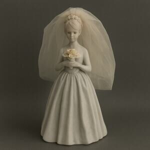 VTG Porcelain Bride Cake Topper 8 1/2” Figurine Wedding Dress Tulle Veil Ross